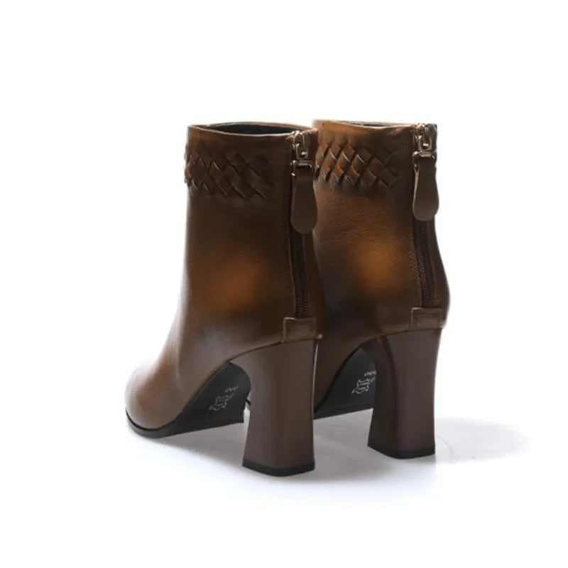 Bota de Couro Feminina Casual Saltinho